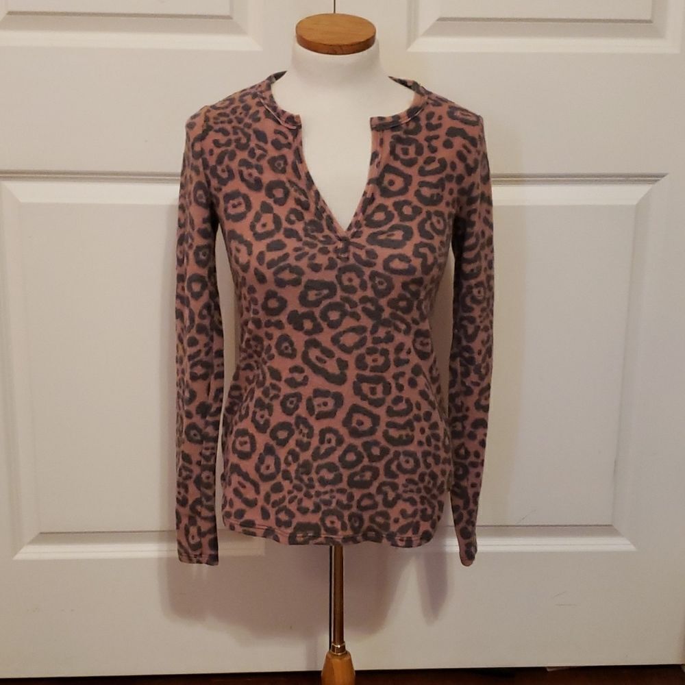 NWOT Socialite‎ Womens Tunic Fleece Animal Print V-Neck Long Sleeve Top Sz Small